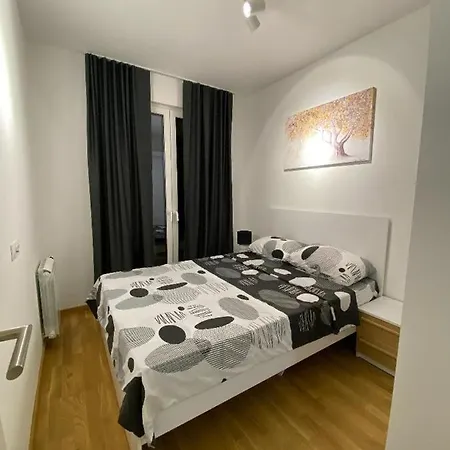 Lux 'kj' Скоп'є